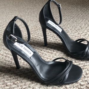 Steve Madden strapped ankle leather black heels - size 6